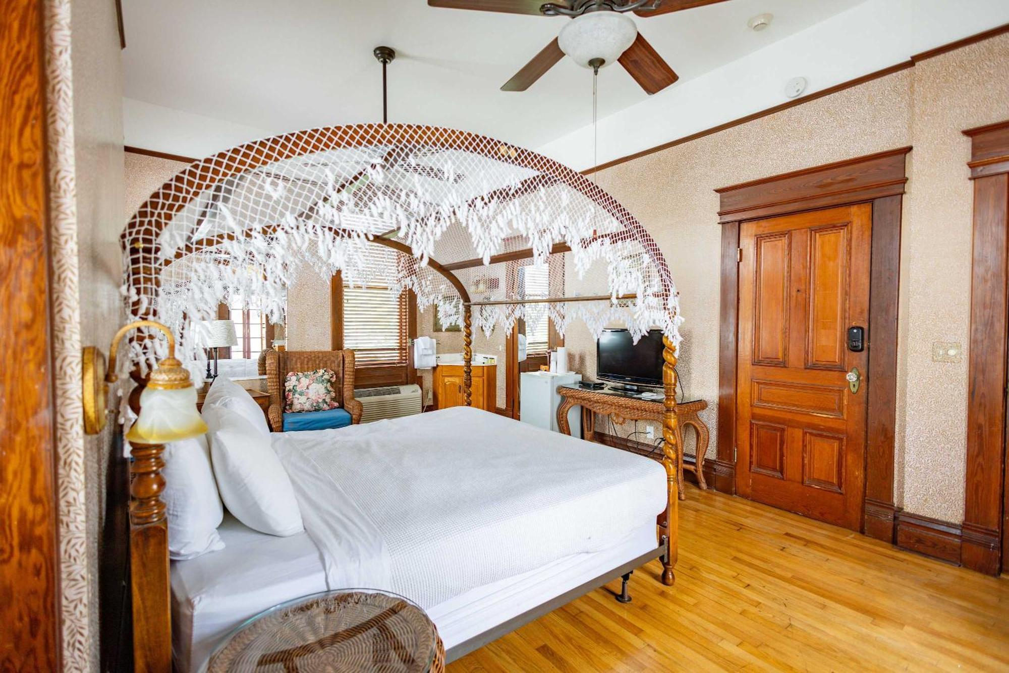 Classic King With Balcony At Curry Mansion Key West Exterior foto